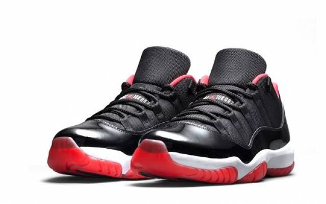 JORDAN 11 LOW BRED