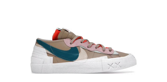 NIKE BLAZER LOW / SACAII / KAWS