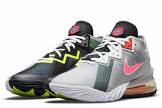 NIKE LEBRON 18 LOW BUGS BUNNY VS MARVIN